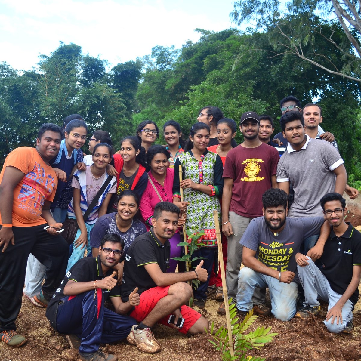 green_saviours's tweet photo. Youngsters....The future of the nation...The powerhouse of the Green Saviours team. Looking at their enthusiasm and commitment, one can rest assured that the nation if not the world is in safe hands.
#greensaviours #treeplantationinindia https://t.co/VcDqGvi40b