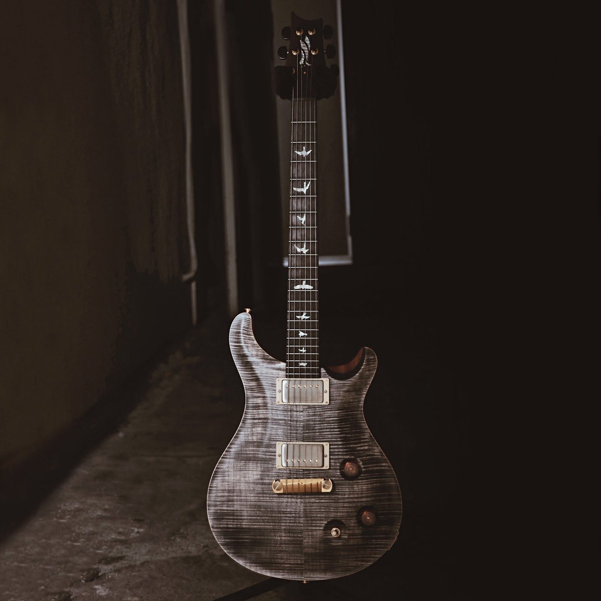 ishibashichamz's tweet photo. 【インスタグラム御茶ノ水本店】PRS MODERN EAGLE IS BACK!!!!
モダンイーグルが帰ってきた!奇跡の
限定復活!
#prsguitars #moderneagle
#limitededition #prsexperience
#brazilianrosewood #曲線美
#ochanomizu #tokyo #お茶の水 #楽器屋さん
https://t.co/sKkq5CQeUi https://t.co/70xhXGeJ3f