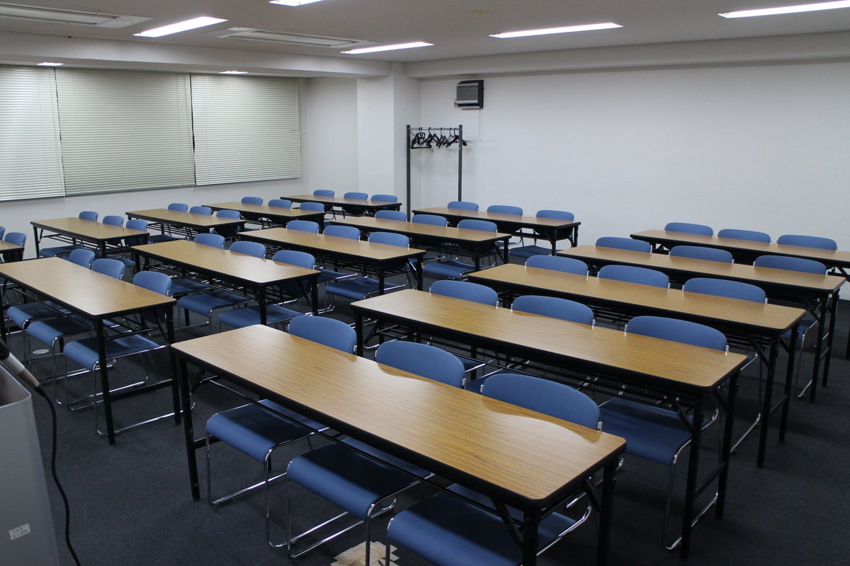 OsakaSmg's tweet photo. 近商ビル7A　22.4坪　75㎡　10-45名収容可能　終日利用10-21時　39000円
弊社近商ビルでは直前のご利用や早朝（10時より前）、夜間（21時以降）の利用のお客様にもご利用いただける会場となっております。　
#大阪　#貸し会議室　#大阪貸会議室　#大阪会場　#研修会　#セミナー https://t.co/gdps6PIauZ