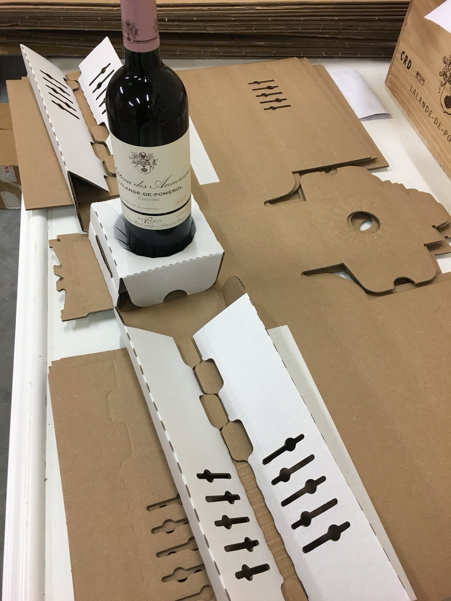 annereaux's tweet photo. Bonjour @DHLExpressFr ! Pensez vous sortir un jour des cartons plus rapides à mette en place ?;) 10 min pour mettre 6 bouteilles en carton .. C’est long ! #Plusdetemps https://t.co/U6cuABZakz