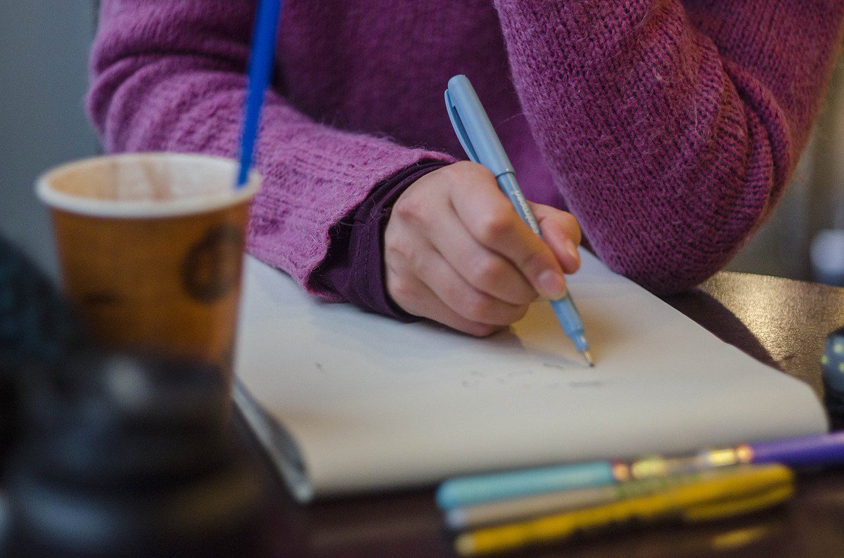 Isi国際学院 留学センター در توییتر 今日は ペンの日 海外の学校では鉛筆やシャープペンシルを使う人は少数派です ニュージーランドの高校ではテストの時ですら青いボールペンを使うそう ちなみに日本のボールペンはインクの出が良く圧倒的に使いやすいので 大めに