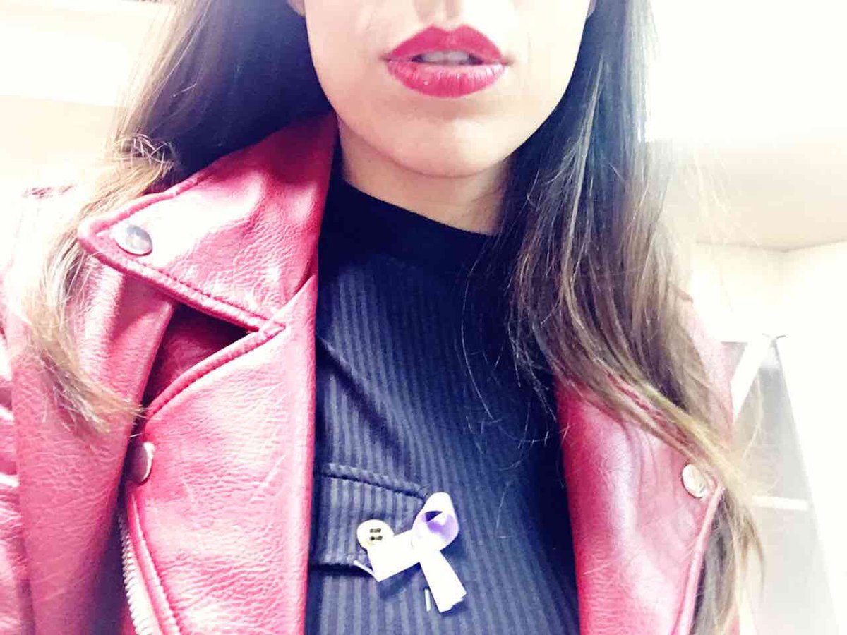 Simaral27's tweet photo. #DiaInternacionalViolenciaContraLaMujer , Repartiendo lazos 🎀 en Villalba @ONGCandelita https://t.co/9hZAA9jzA2