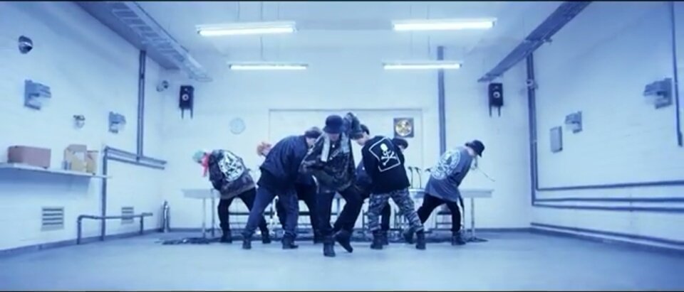 RobinasPrinces's tweet photo. Mic Drop 🔫 
#MicDropRemix https://t.co/9U1O9ADBbv