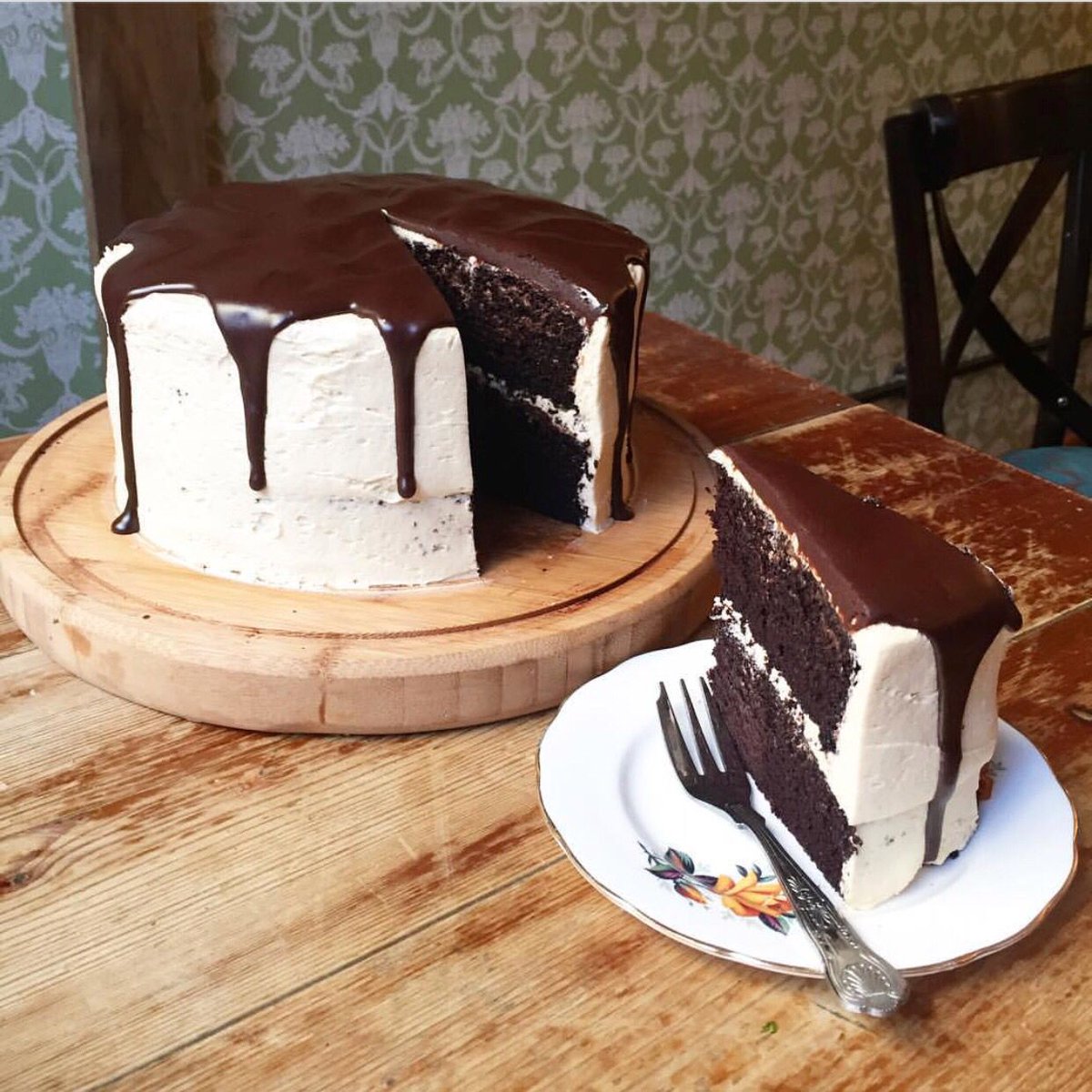 sugarjunction's tweet photo. Favourite bake so far this week π°π
Chocolate & Salted Caramel Cake π©πΌβπ³
Would you share a slice?
Or One for yourself?
#sugarjunction https://t.co/020MBtJVEM