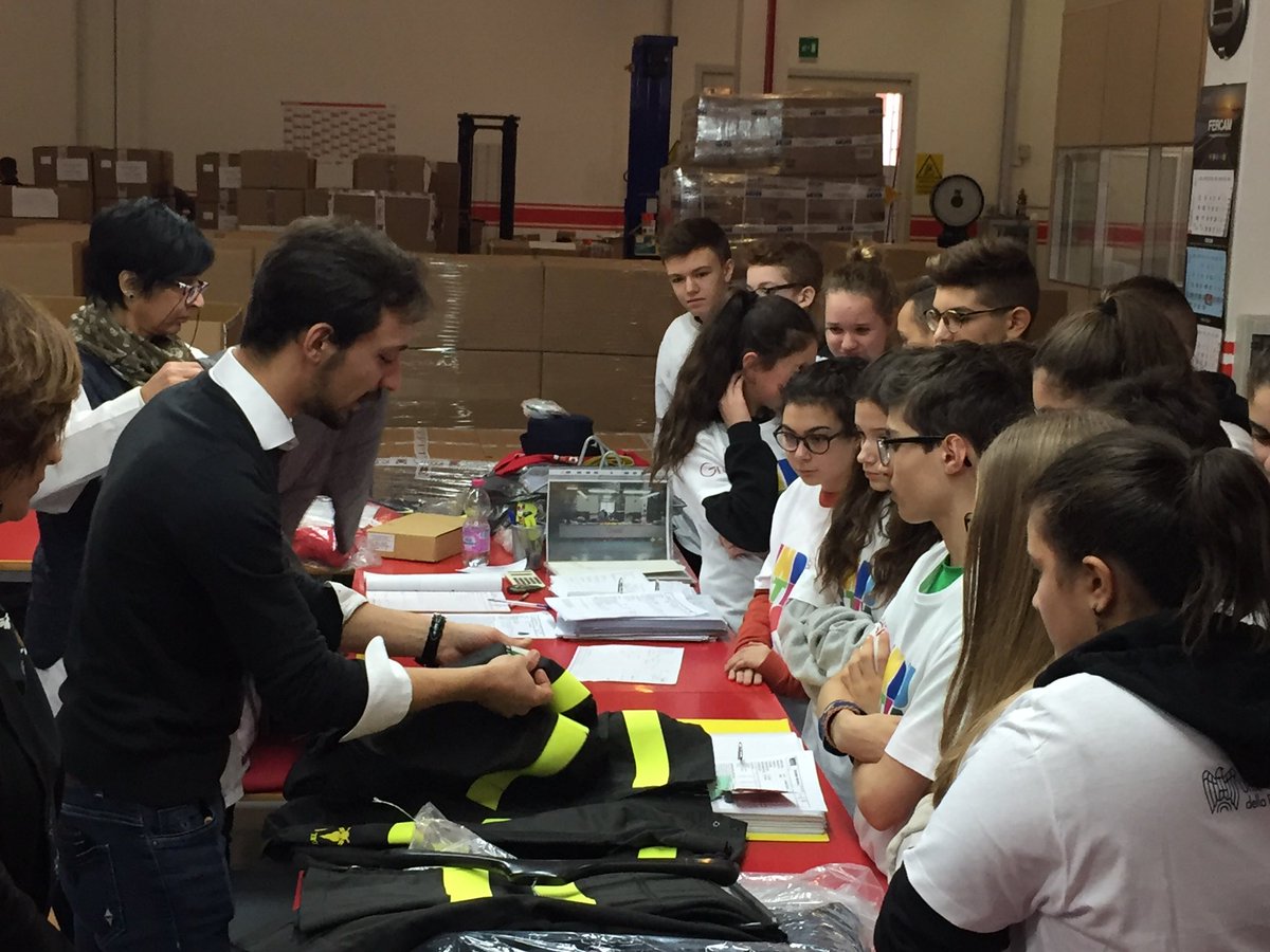 Grassi1925's tweet photo. Una fase importantissima della produzione: il controllo qualità! #pmiday2017 #grassi1925 https://t.co/ep02Qrw4Oh
