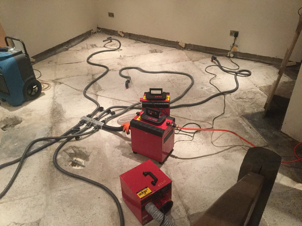 RainbowSheff's tweet photo. Pressure drying system successfully installed yesterday to dry a floating floor in a high net worth property #edgeequipmenthire #corroventa #underfloorheating #thermalimaging https://t.co/JDZxvgwxCy