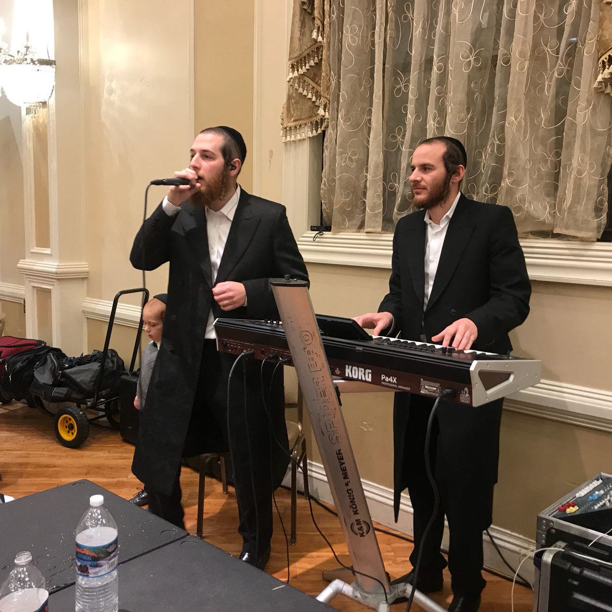Chaimgreen1's tweet photo. Beautiful wedding it was tonight in New Square with @MottyMiller on keys. #family #lebedig #dancing #mazeltov https://t.co/7yVJ7V6CDj