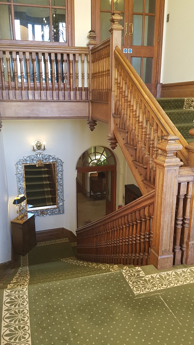 MadeYouLook1's tweet photo. What a beautiful venue for #windowdisplay #displaytraining #styling @CallowHallHotel with @marketstownderbyshire in Ashbourne https://t.co/tfUA8AEuCB