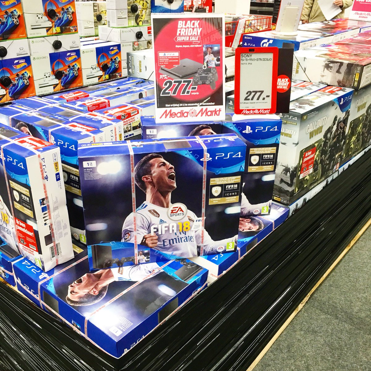 #BlackFriday is begonnen bij #MediaMarkt #Arnhem! En dat betekend kopen, kopen en niet kijken!
