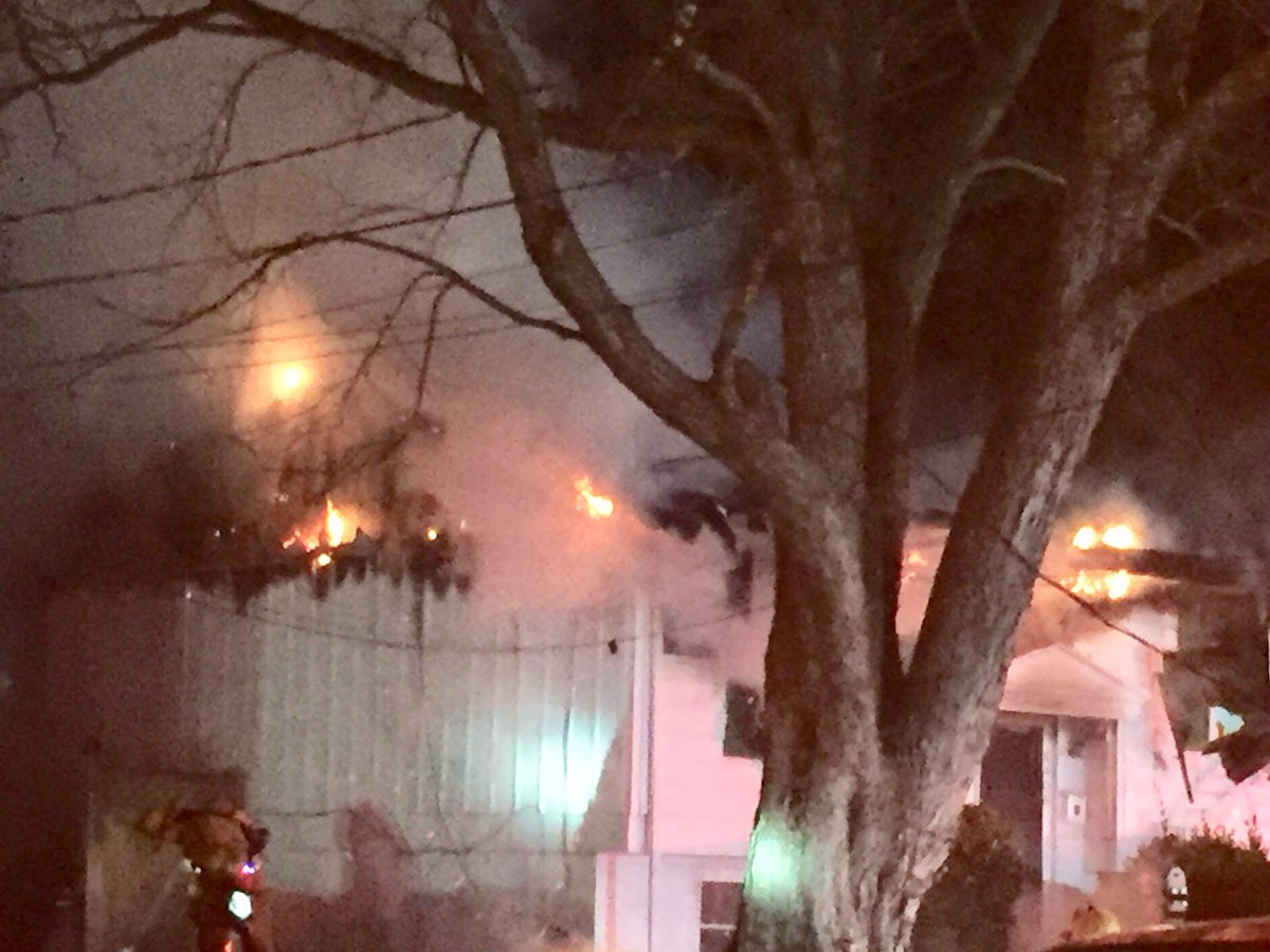 dcpdfires's tweet photo. PG CO.  One person is dead and a firefighter injured after an early morning fire in the 6800 bk of Wilburn Dr in Seat Pleasant https://t.co/lBCKyCSOR2