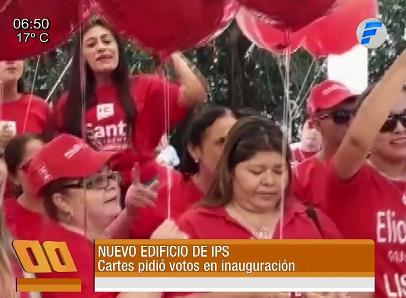 TelefuturoInfo's tweet photo. No es el cierre de una campaña electoral, es la inauguración de un hospital público en Alto Paraná. El acto oficial del gobierno, con presencia del precandidato, Santiago Peña, se convirtió en un mitin del partido colorado #TelefuturoPy https://t.co/nFDUvIfCXe