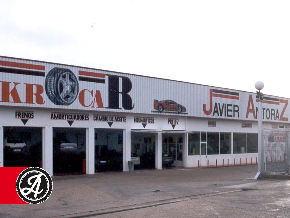 JavierAntoraz's tweet photo. Si no tienes tiempo para acudir al taller entre semana, ¡no te preocupes! 🕰 Nosotros abrimos todos los sábados de 9:00 a 13:00. ¡Siempre a tu servicio! 😉 https://t.co/rj291PuoAx