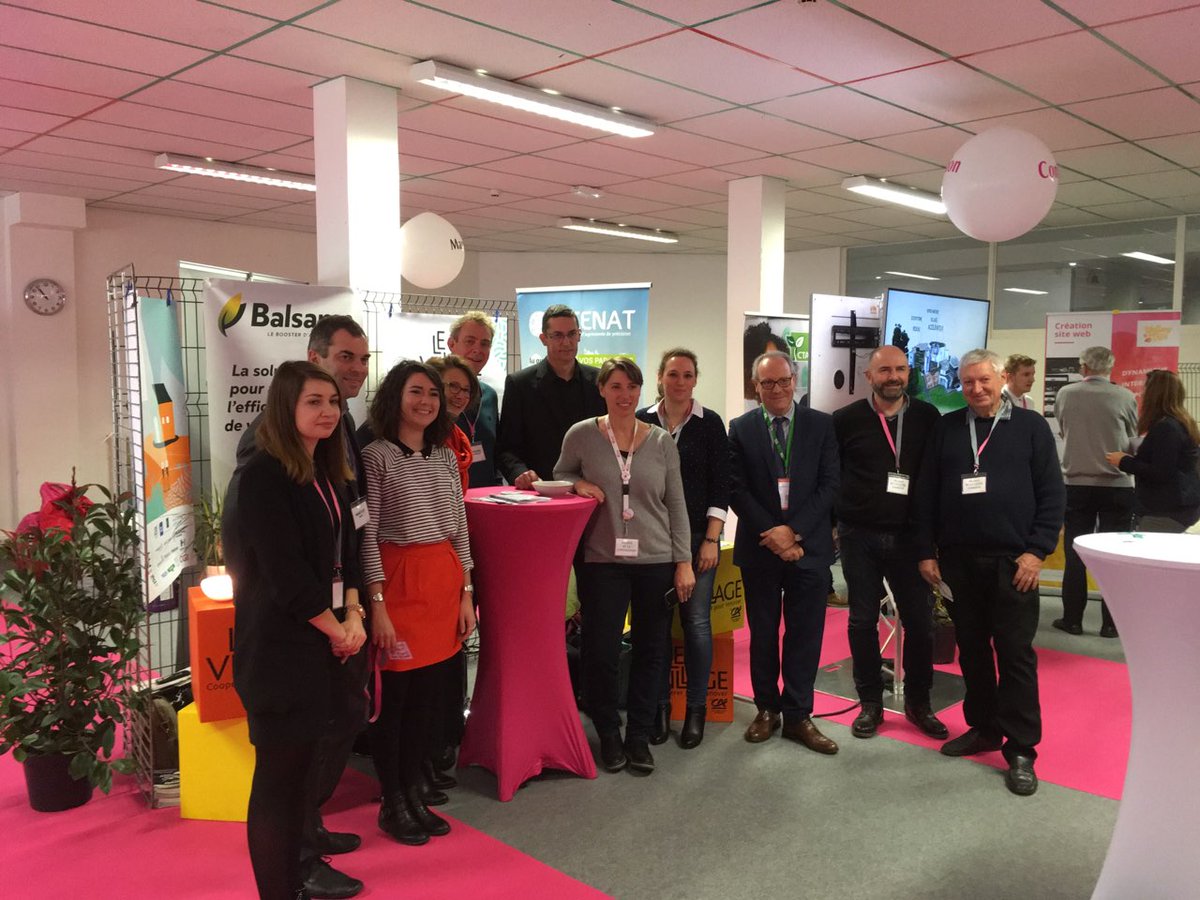 ChangeonsLeJeu's tweet photo. RT @champspossible: @DaphChaillouet et @EmilieCornely du @LeVillagebyCA sont présents à #agristartupsummit avec les #Startup du @champspossible : @tiptappro @SamsysFr @agricommuniT @FarmViz #agrisolution #MTSconnexion https://t.co/lAtaTCD1gx
