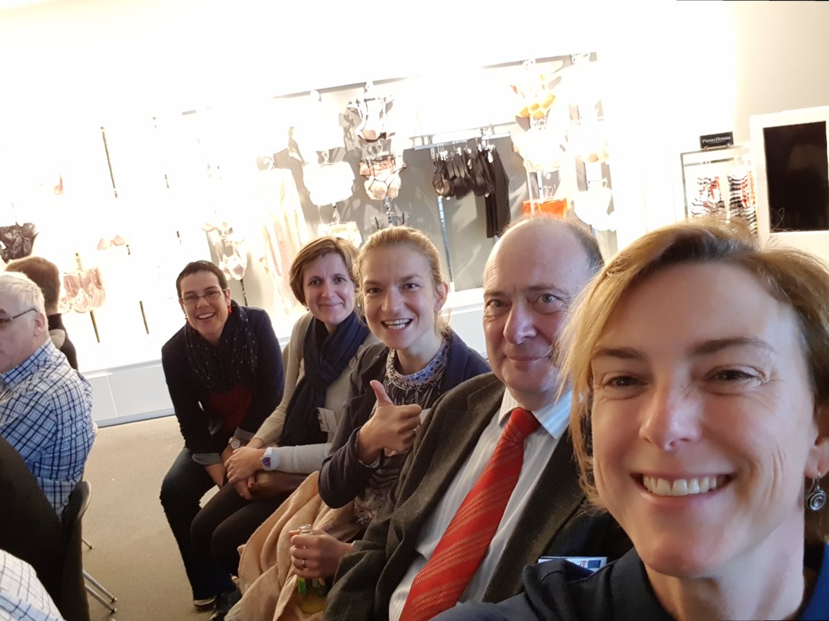 liesvanhaeleme's tweet photo. Op bedrijfsbezoek bij Van de velde. Interessante uiteenzetting over hoe men lean aan het implementeren is https://t.co/upCsQgCksl