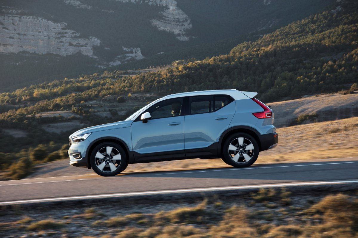 volvocares's tweet photo. Nace una leyenda. Comienza en Bélgica la producción de nuestro primer SUV Premium compacto https://t.co/4C1fZlFhZ6 #NuevoXC40 https://t.co/A0hkYH1Ld1