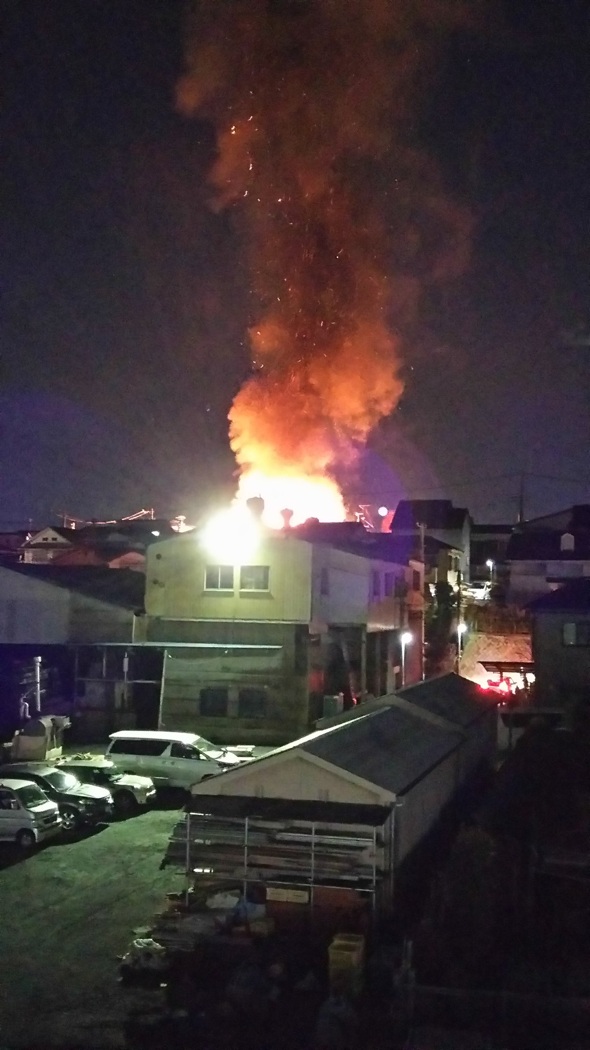 画像 大変です 本当に火事になっている 近所は騒然 とにかく命が大事 無事を祈ります T Co 5lsu8hcape まとめダネ 画像 大変です 本当に火事になっている 近所は騒然 とにかく命が大事 無事を祈ります T Co 5lsu8hcape まとめダネ