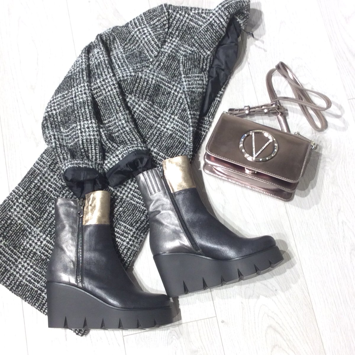ShoeStyle_Int's tweet photo. #marcomoreo boots €200
#Valentino handbag €89
Available in store. 🛍 https://t.co/aMttUyiumt