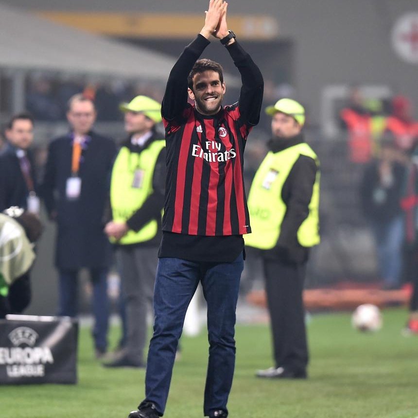 lelelandi33's tweet photo. Che grande emozione
Aver rivisto un campione
Sulla nostra strada verso Lione
#siamvenutifinqua
#pervederesegnarekaka #Ricky #kaka #ACMAUS #UEL #forzamilan #weareacmilan #WeAreATeam #MilanAustriaVienna #milan https://t.co/YO62kGZGLI
