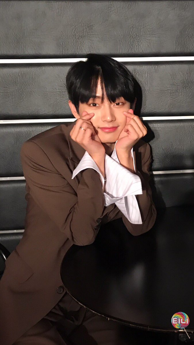 tini_787's tweet photo. ヨングクのツーショに行ったらテーブルが大きくて1ショみたいな距離感になっちゃったけど、ヨングクめちゃめちゃ可愛い😙😙💕
#김용국 https://t.co/i8XmVL1CAy