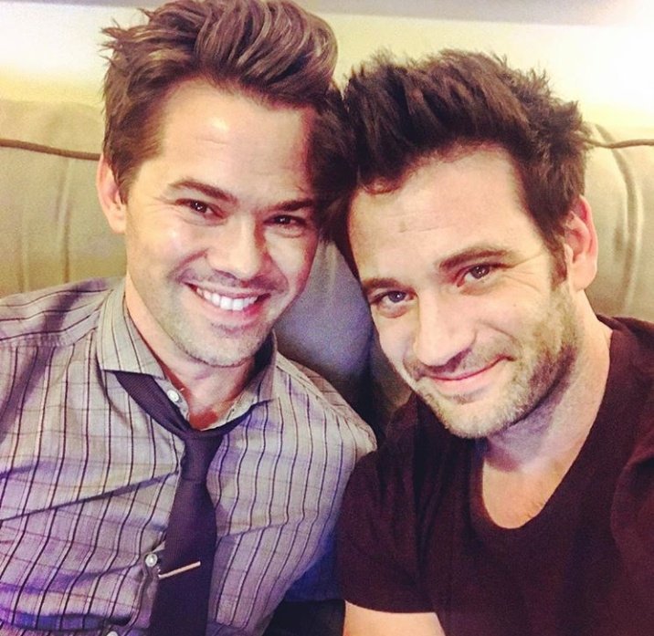 colin_donnell_'s tweet photo. Colin avec son ami @AndrewRannells il y a quelques jours.📸 https://t.co/EIXwFn6KEt