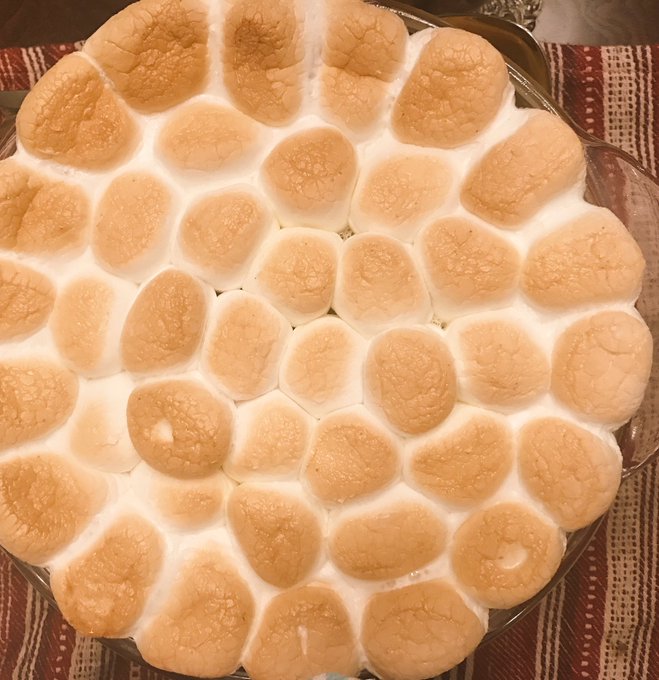 My sweet potato casserole before it was devoured 😂#thanksgiving https://t.co/fbOJVwg6Hf<a href="/tag/thanksgiving"class="tags"><span>#thanksgiving</span></a>