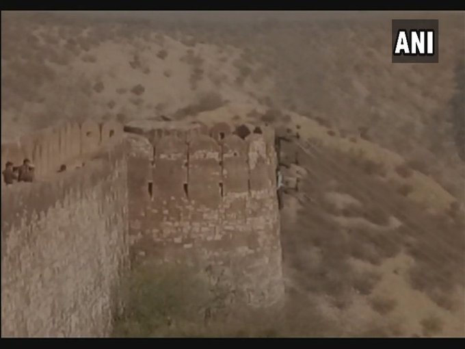 ट्विटर पर छबि देखें