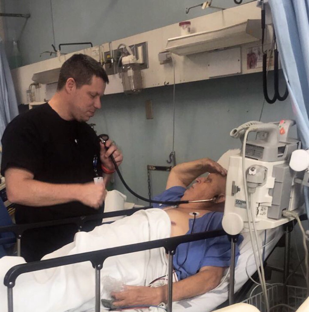 umanamd's tweet image. Elderly patient has trouble listening to you? “Where there’s a will, there’s a way”
(taken with consent)
#EmergencyMedicine
#geriEM #CostaRicanEM