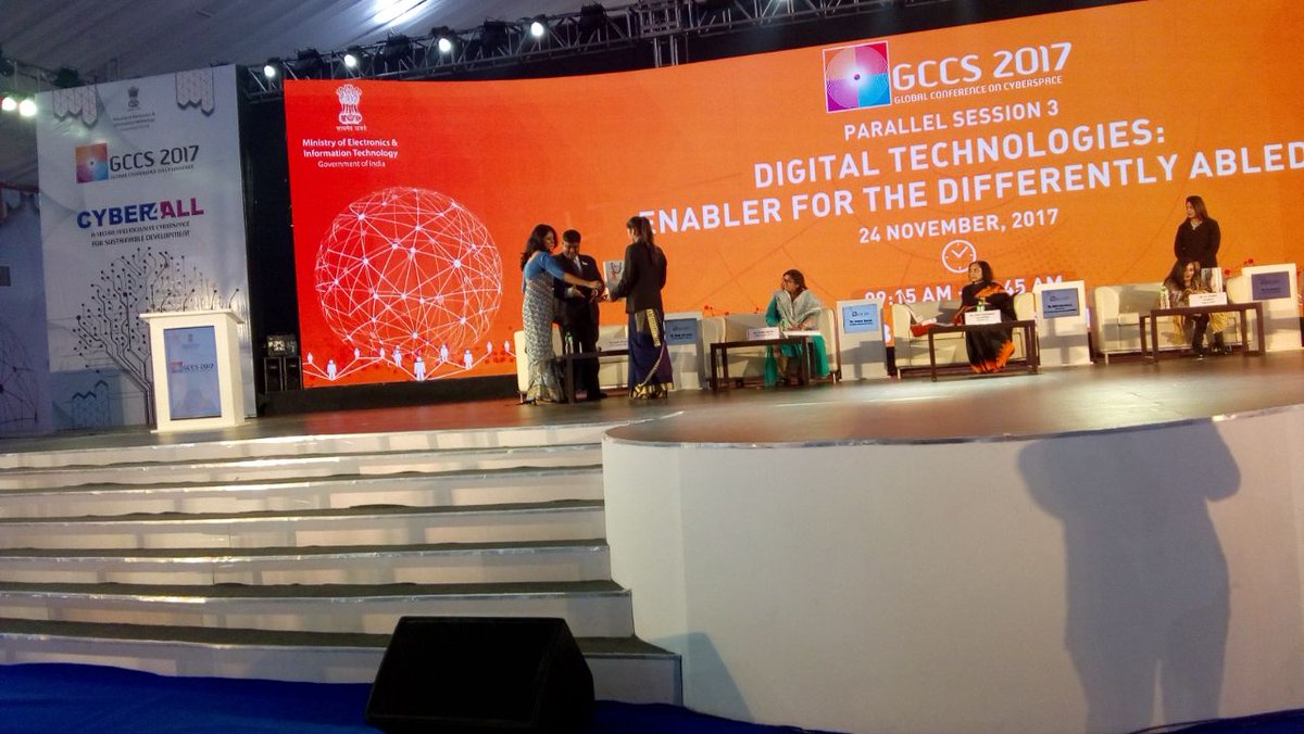 NIELITIndia's tweet photo. Shri Rajiv Kumar, JS, MeitY and DG, #NIELIT along with other dignitaries presents mementos to the speakers.
#GCCS2017 
@rsprasad @gccsofficial https://t.co/6vCTLdvtfU