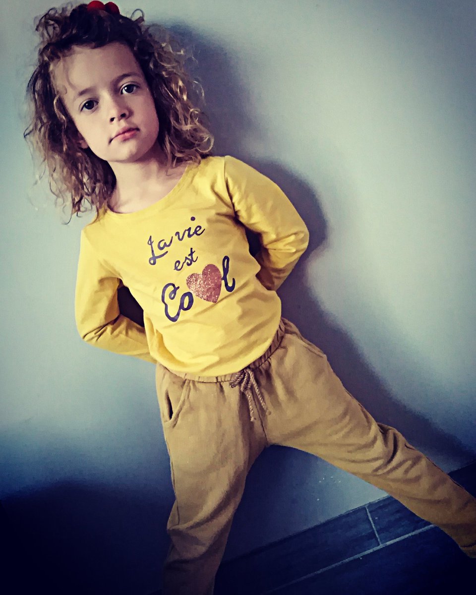 auptitlook's tweet photo. #tenuedujour #lookdujour #lookenfant #modeenfants #modelenfant #fashion #cute #sweet #mannequin #lookoftheday #boucledor #tapealoeil #originalkids @tao_troyes #love #adorable #photooftheday #family #play #happy #smile #instacute #bloggeuse #trendee #zara #zarakids https://t.co/98xGnY2Yuu