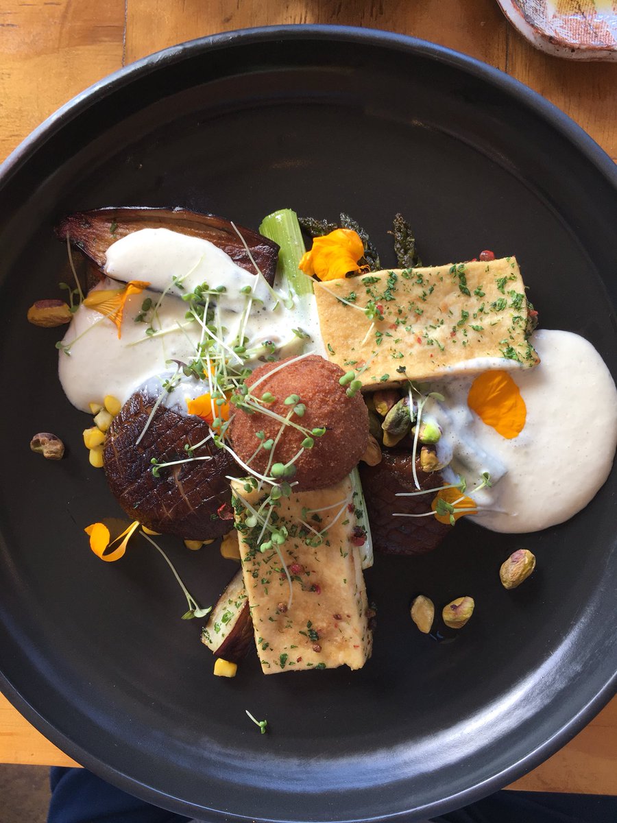 dannyvh's tweet photo. Possibly the best lunch/winepairing experience we ever had @creationwines #creationnation #heavenonearth #5starexperience #vegan #fairprice https://t.co/1bjgamiuf7