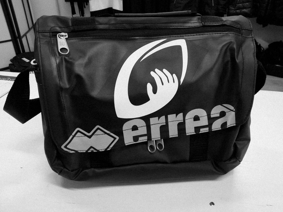 MiranoRugby's tweet photo. Cerchi un'idea #regalo per #Natale? Visita lo #Shop e ne troverai molte, come la borsa #portadocumenti logata #RugbyMirano. https://t.co/QACVY9or9b