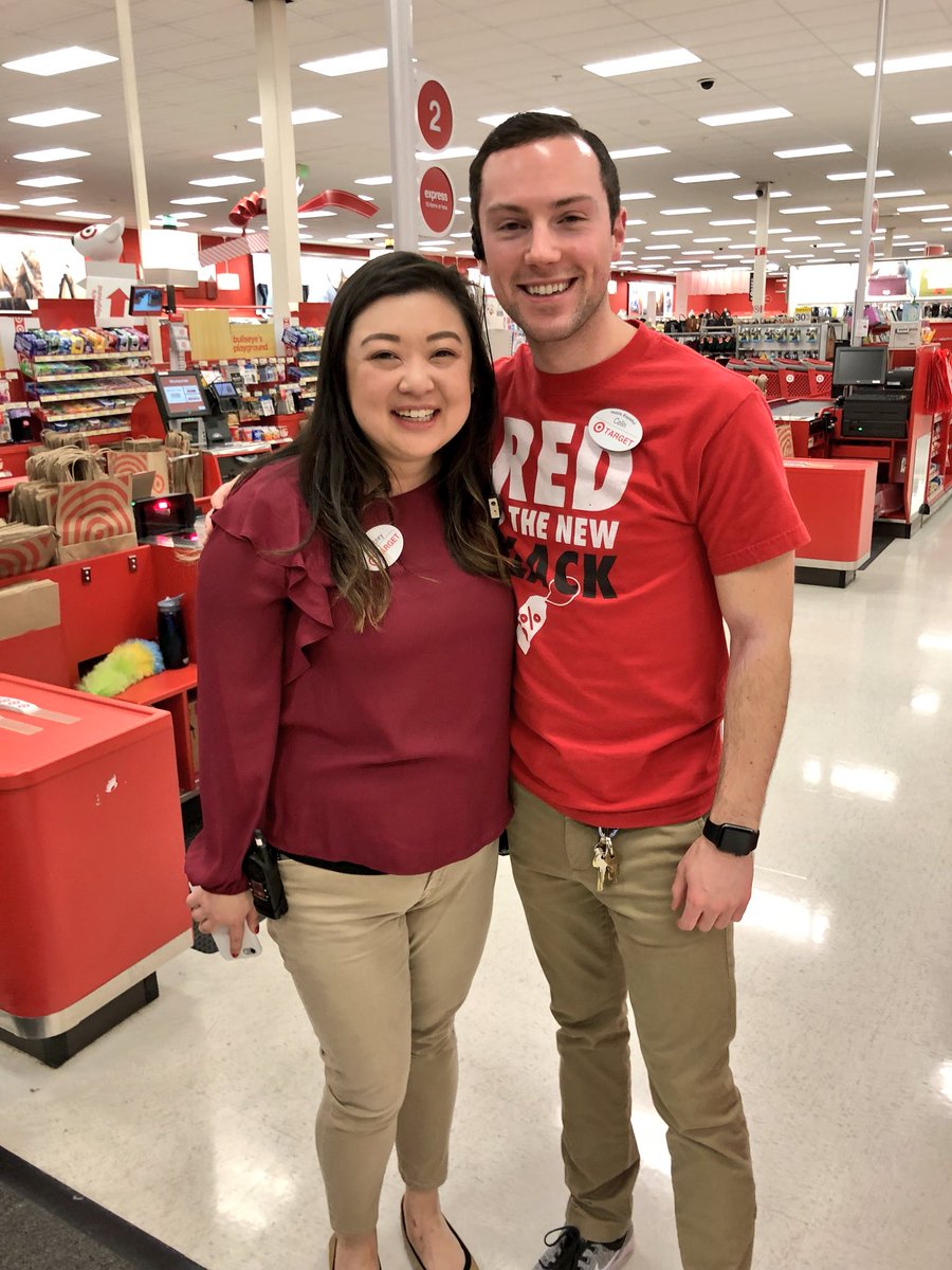 cmacTGT's tweet photo. The HR team that runs the front lanes together, stays together! 💪🏼Thankful for @whitneybrooks helping 2779 to #sellitall and crush #BlackFriday 💸 https://t.co/b8uds3sw9J