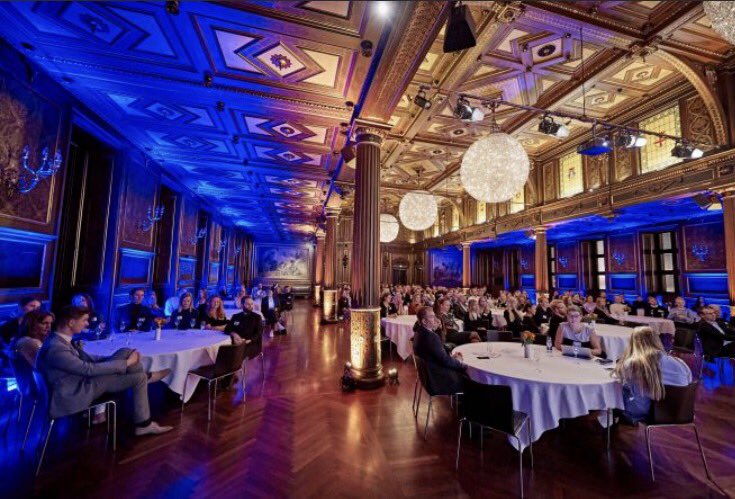 D_Moeller's tweet image. Public Relations Branchen og @DanskErhverv siger tak for en forrygende #PRTigeren 🐅 Endnu engang tillykke til de dygtige nominerede og ikke mindst til vinderne 🎉 #dkkom #dkbiz