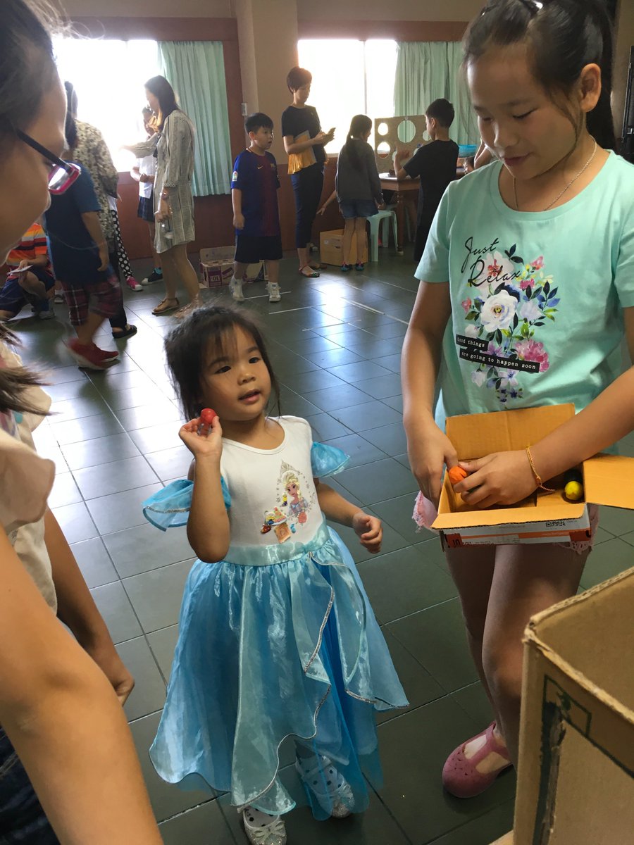 MrsRuthaisClass's tweet photo. Today we opened our arcade for our reading buddies! So much fun! #globalcardboardchallenge #risrocks https://t.co/VZiTk8apm9