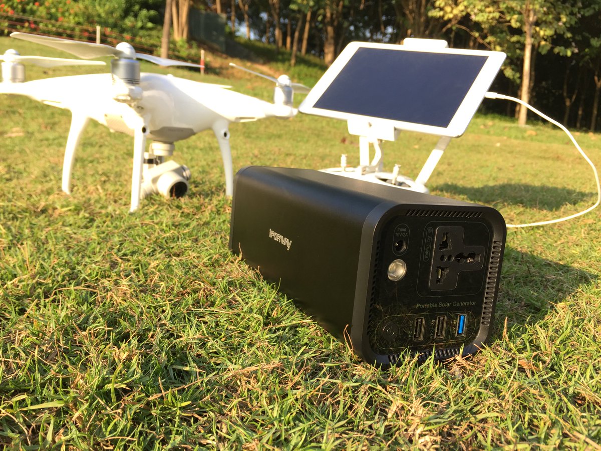 Jessie_iforway's tweet photo. How many times can it charge the #drone? #iForway #solargenerator with 41600mAh can charge the drone for 3-4 times. More: https://t.co/yNO4Kpxs7y https://t.co/kkkIgRdhYA