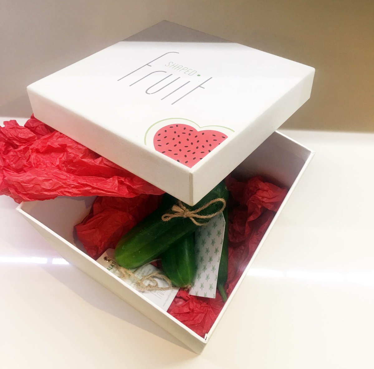 ShapedFruit's tweet photo. Şık lezzetlerimizin şık kutularını da çok ama çok seveceksiniz💕😍

#shapedfruit #giftbox #cool #chic #fruitlover #original #friday https://t.co/tR98GovGqO