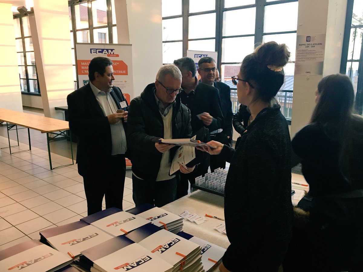 Jour J ! Bienvenue au #factorynov 2017. L’accueil café bat son plein à l’ @ECAMLyon ☕️😉