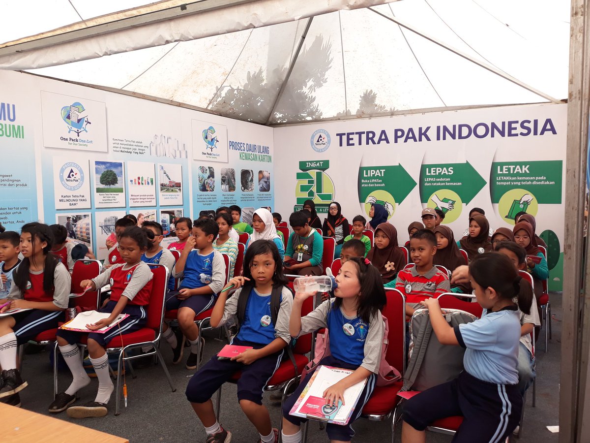 hellonatureID's tweet photo. Saat ini sedang berlangsung talkshow di booth @TetraPak_ID yang akan memberikan edukasi mengenai kemasan Tetra Pak dan 3L (Lipat, Lepas, Letak) #TetraPakIndonesia https://t.co/NFIooyzl21
