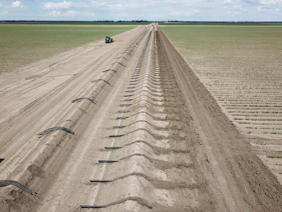 smartsyphon's tweet photo. Installation of Smart Syphon's at Finley Farms has commenced. #smartsyphon #waterirrigation #findleyfarms https://t.co/tHQLEctoLn