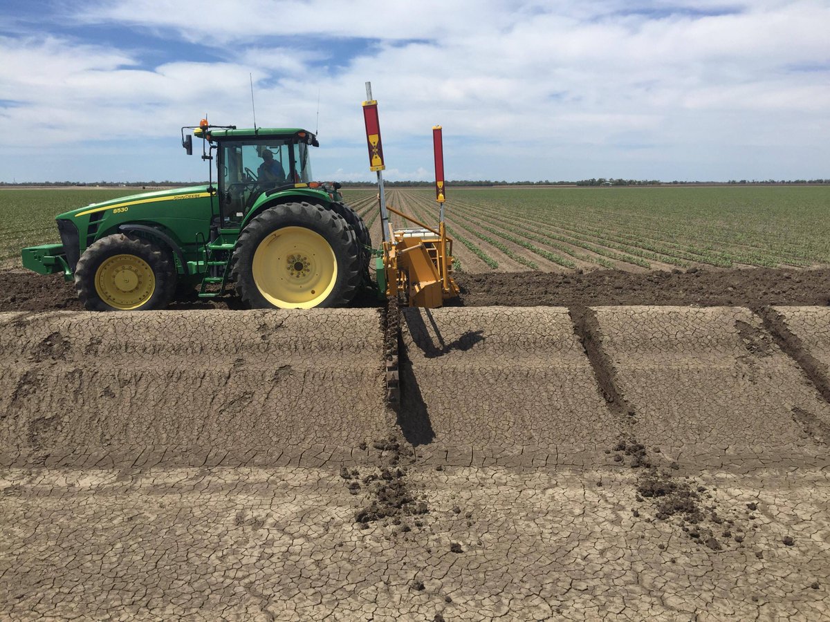 smartsyphon's tweet photo. Installation of Smart Syphon's at Finley Farms has commenced. #smartsyphon #waterirrigation #findleyfarms https://t.co/tHQLEctoLn