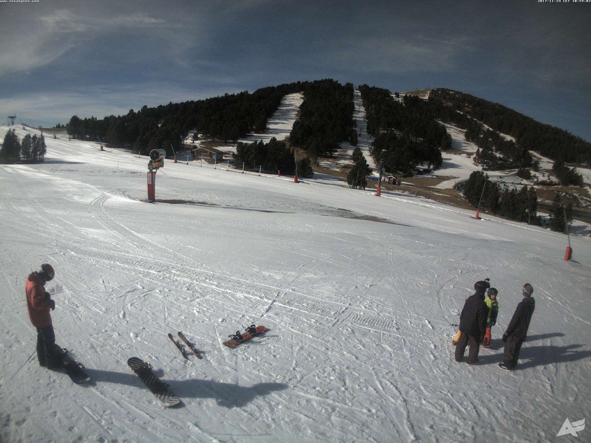 #ParteDeNieve: Para este finde se estarán abiertas 5 estaciones de esquí con 106km de pistas para disfrutarlas!!! ⚠️❄️⛷️🏂 +INFO➡️ bit.ly/Parte25112017