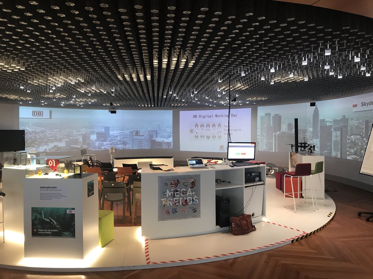 fu_turedesigner's tweet photo. Startschuss mit Key Note in den Tag 30 Stockwerke über Frankfurt 😮#DBskydeck im Innovation Circle zum DB Digital Working Day #digital #social #innovationmatters 🤙🏼 https://t.co/hQzKQMtYfx