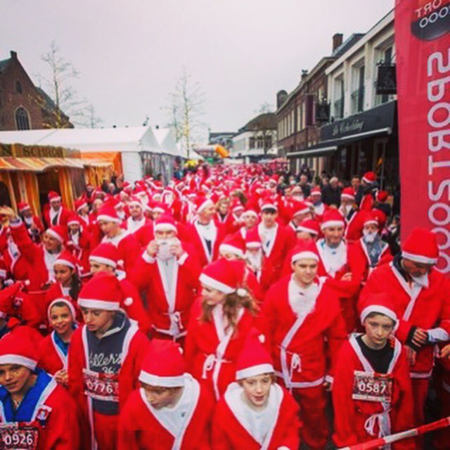 RED SATURDAY! 16 december kleurt #Oosterhout ROOD. Ben jij erbij? Bestel NU je pak: oosterhout.rotarysantarun.nl #santarun #rotary #kerst <a href="/RotaryNL/">Rotary in Nederland</a> <a href="/ohoutnieuws/">oosterhout.nieuws.nl</a> <a href="/vvvoosterhout/">VVV Oosterhout</a> <a href="/BNDeStemOhout/">BN DeStem Oosterhout</a>