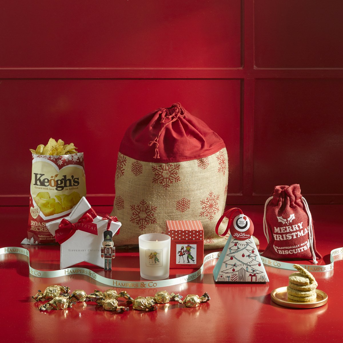 HampersandCo's tweet photo. We dont have #BlackFriday 's at Hampers &amp; Co we only have #HappyFriday 's 😀
So to cheer everyone up we are giving away 4 of our Exquisite #christmasgifts &amp; Splendid Hampers RT &amp; Follow &amp; be in to  #win 🍾 https://t.co/NZBAEel1lG