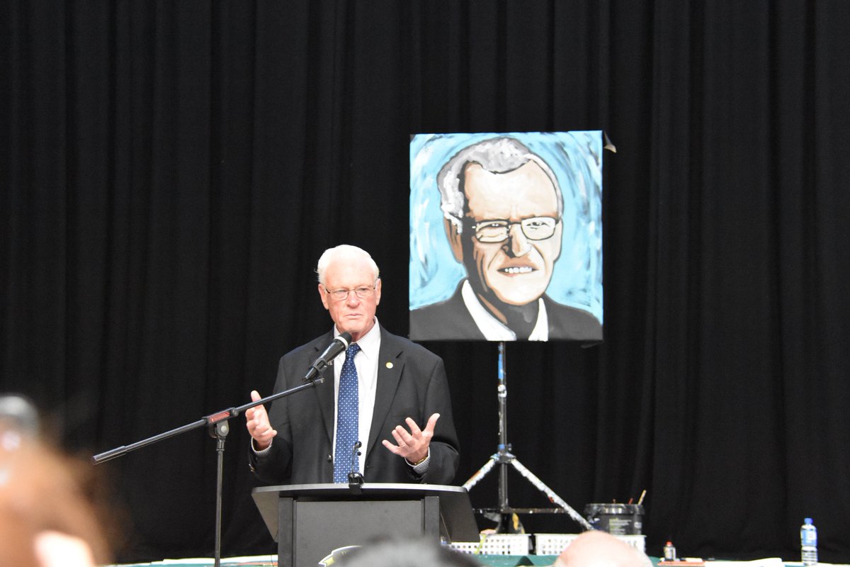 artginam's tweet photo. Thanks Br Patrick @PBLand151 16 yrs as Principal of @parramarist A portrait of Brother painted by https://t.co/b2pKyDva0I  @Clark20Anne @JenClark_ @shortcomp @BarbaraPerry_MP @smorris1973 Always great inspirational talks, we will miss you at PMHS! https://t.co/yGtKgEvqOi