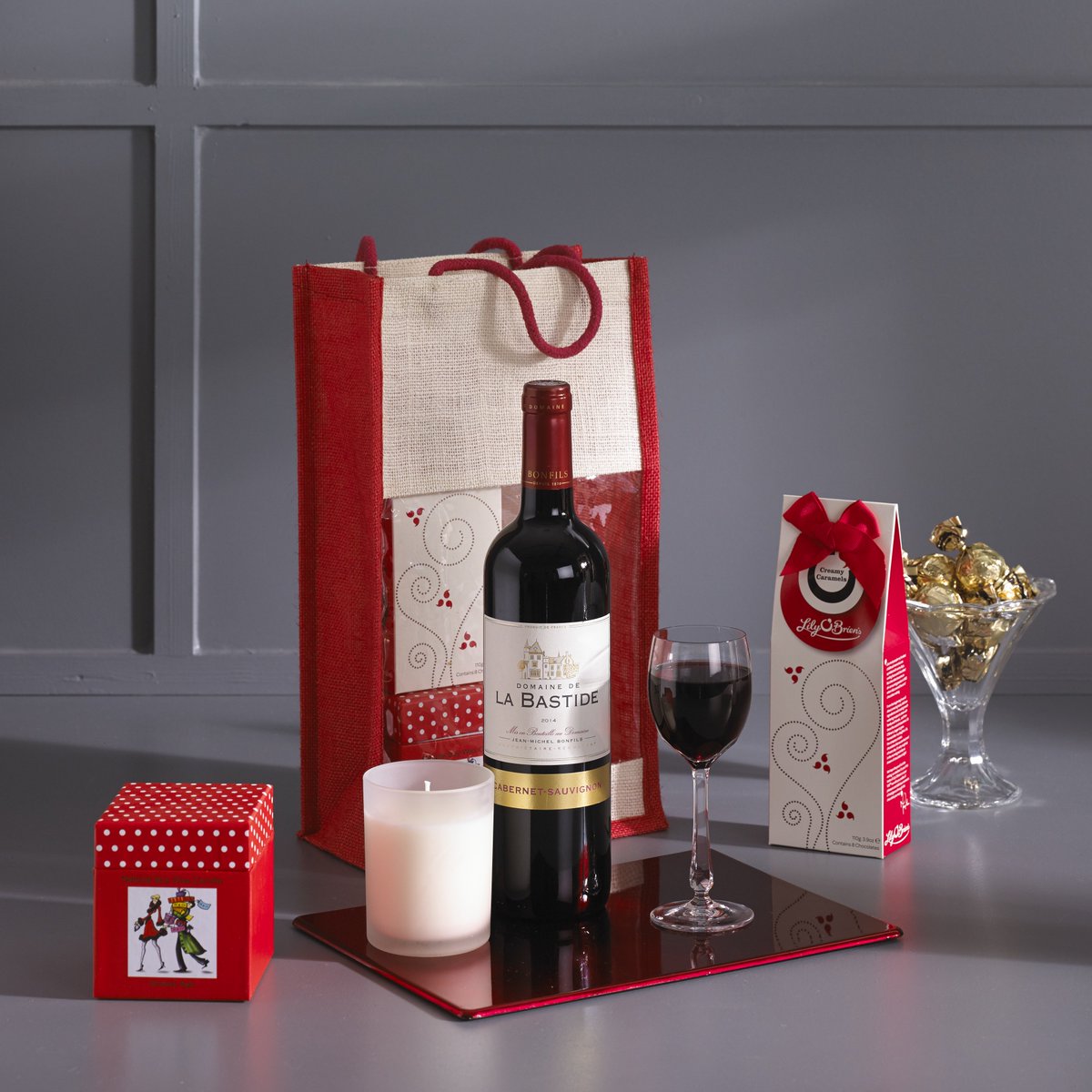 HampersandCo's tweet photo. We dont have #BlackFriday 's at Hampers &amp; Co we only have #HappyFriday 's 😀
So to cheer everyone up we are giving away 4 of our Exquisite #christmasgifts &amp; Splendid Hampers RT &amp; Follow &amp; be in to  #win 🍾 https://t.co/NZBAEel1lG