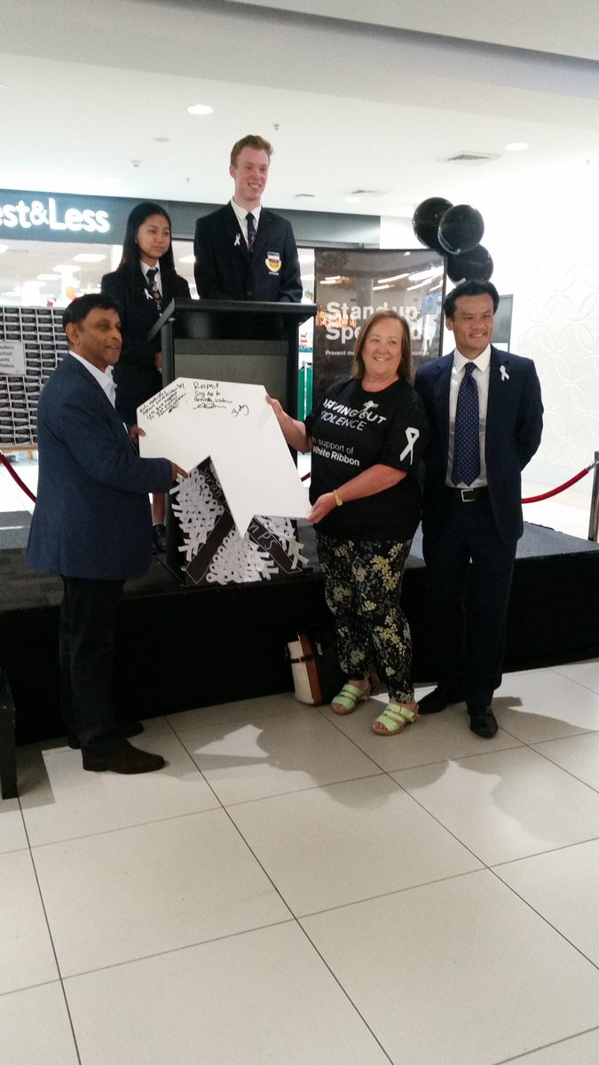 kameelrattan's tweet photo. Our Senior leadership Ss.. being wonderful role models for the greater community whilst supporting White Ribbon Day #SRC #Teamwork #GoteamSarah @WhiteRibbonAust @SarahRedfernHS https://t.co/ZKPTawzhDx