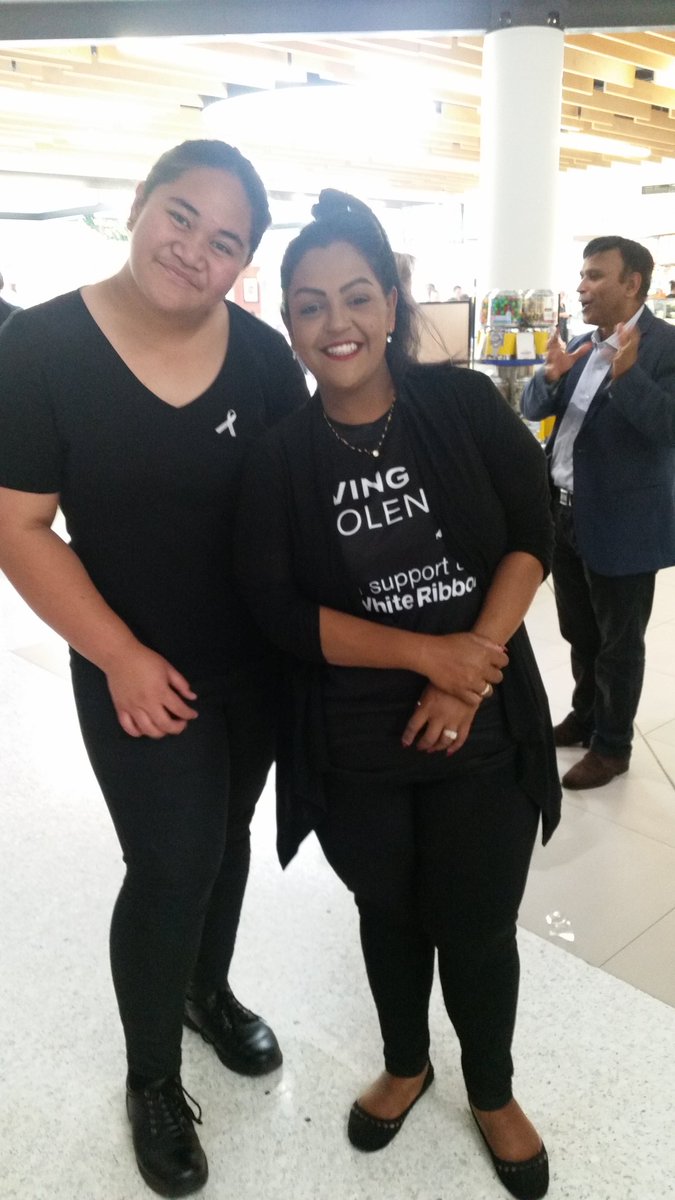 kameelrattan's tweet photo. Our Senior leadership Ss.. being wonderful role models for the greater community whilst supporting White Ribbon Day #SRC #Teamwork #GoteamSarah @WhiteRibbonAust @SarahRedfernHS https://t.co/ZKPTawzhDx