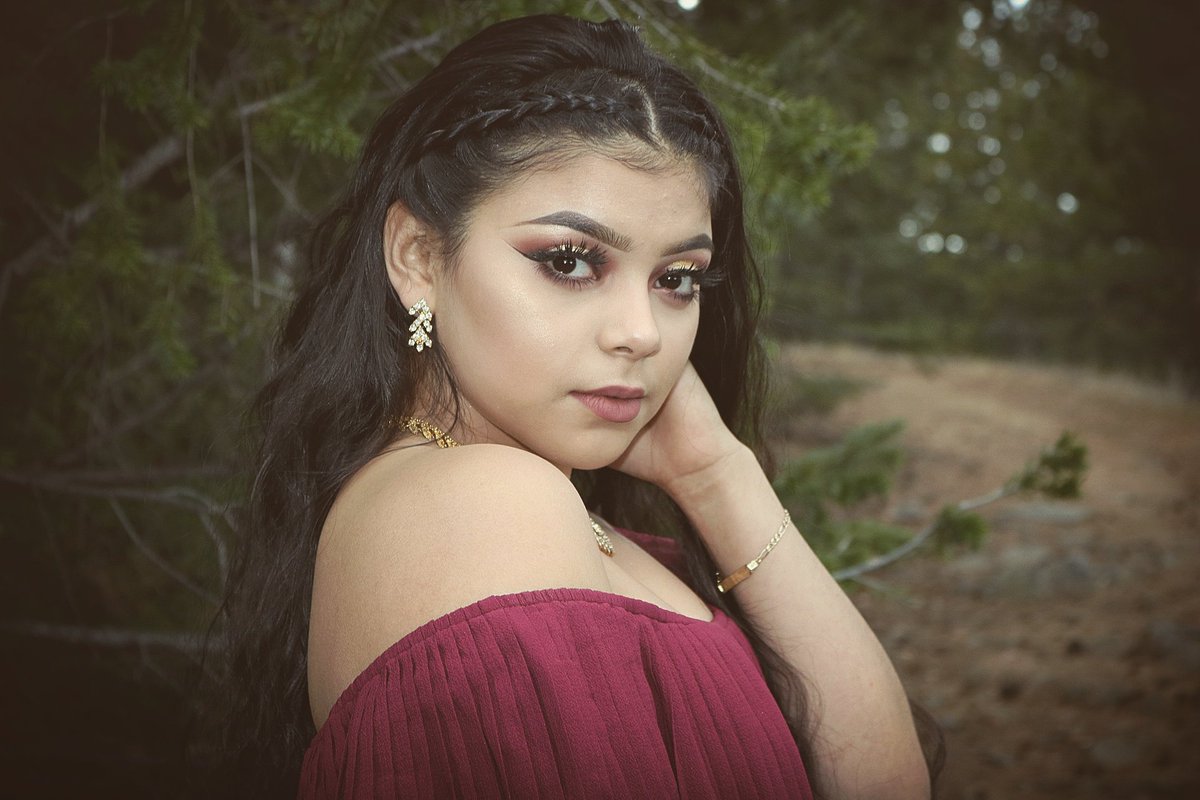 CesarVallesM's tweet photo. I did my cousin's Senior Pictures before our Thanksgiving Dinner today and I couldn't be any more happy with the results I got. Very beautiful, @lorena777_ !!! #FewOfTheMany https://t.co/pHEYfN36kf