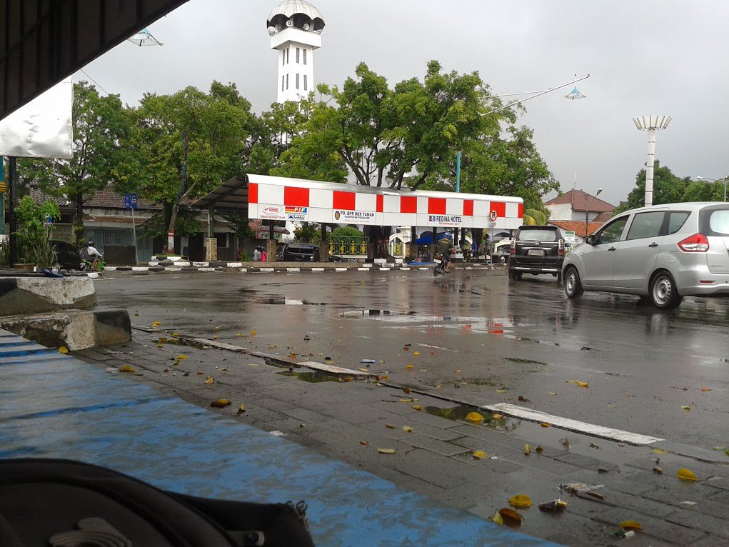 pemalangraya's tweet photo. Ngopi sore karo ngenteni udan terang kang https://t.co/HN0yfSsDfD